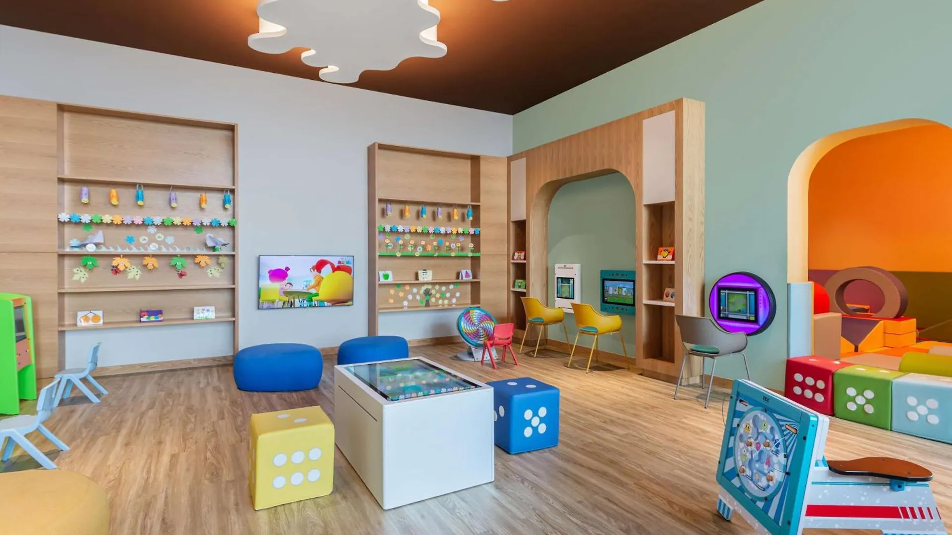 Отель Hampton By Hilton Marjan Island Рас-эль-Хайма Курортный комплекс