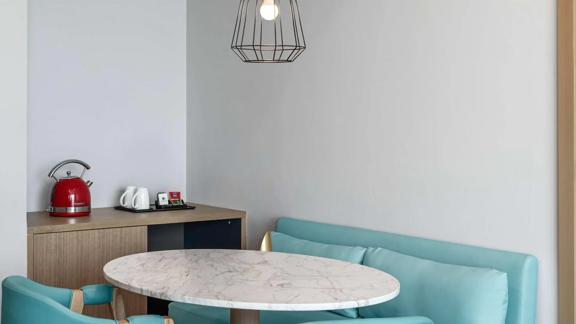 Курортный комплекс Отель Hampton By Hilton Marjan Island Рас-эль-Хайма