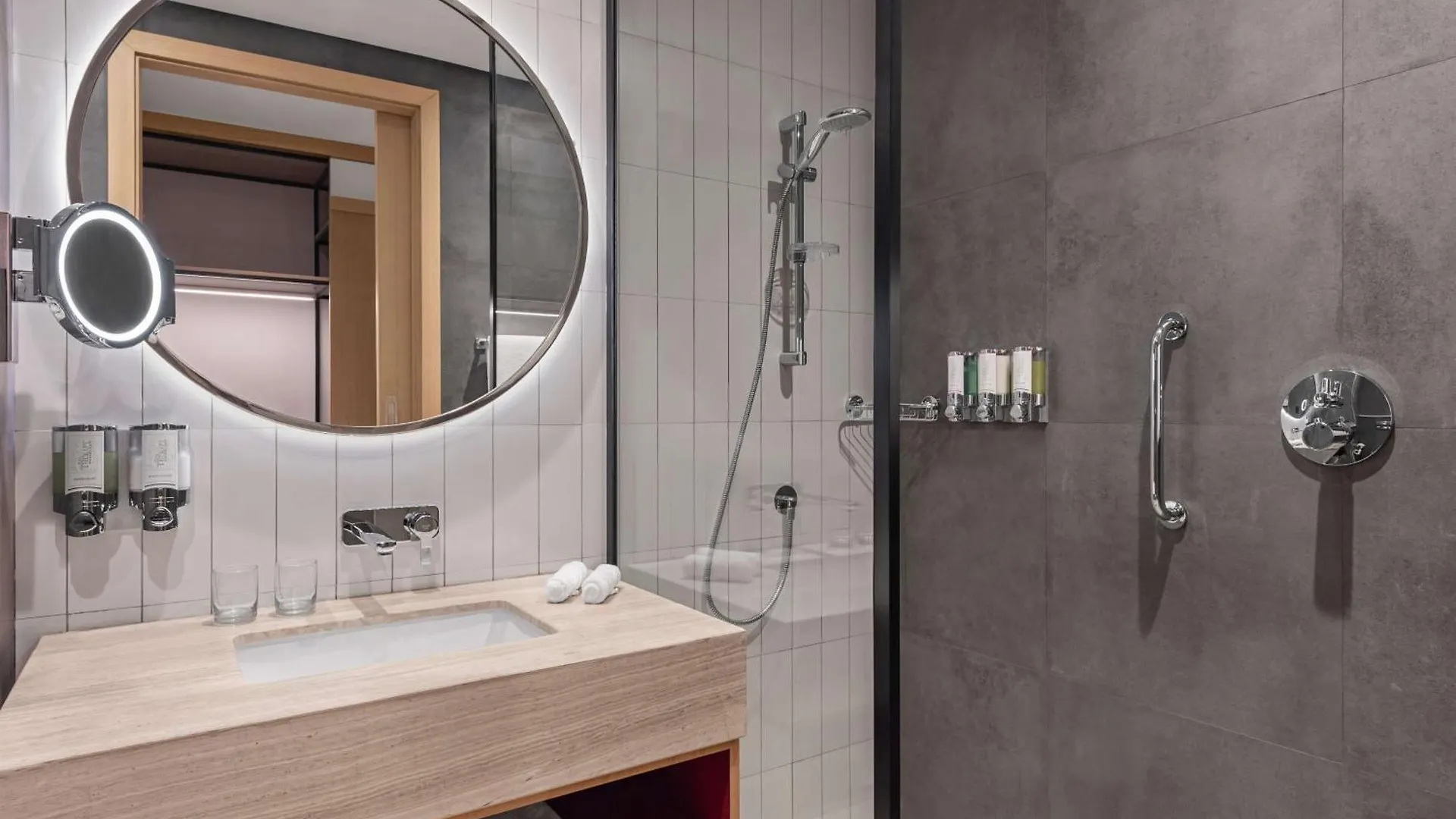 Отель Hampton By Hilton Marjan Island Рас-эль-Хайма ОАЭ